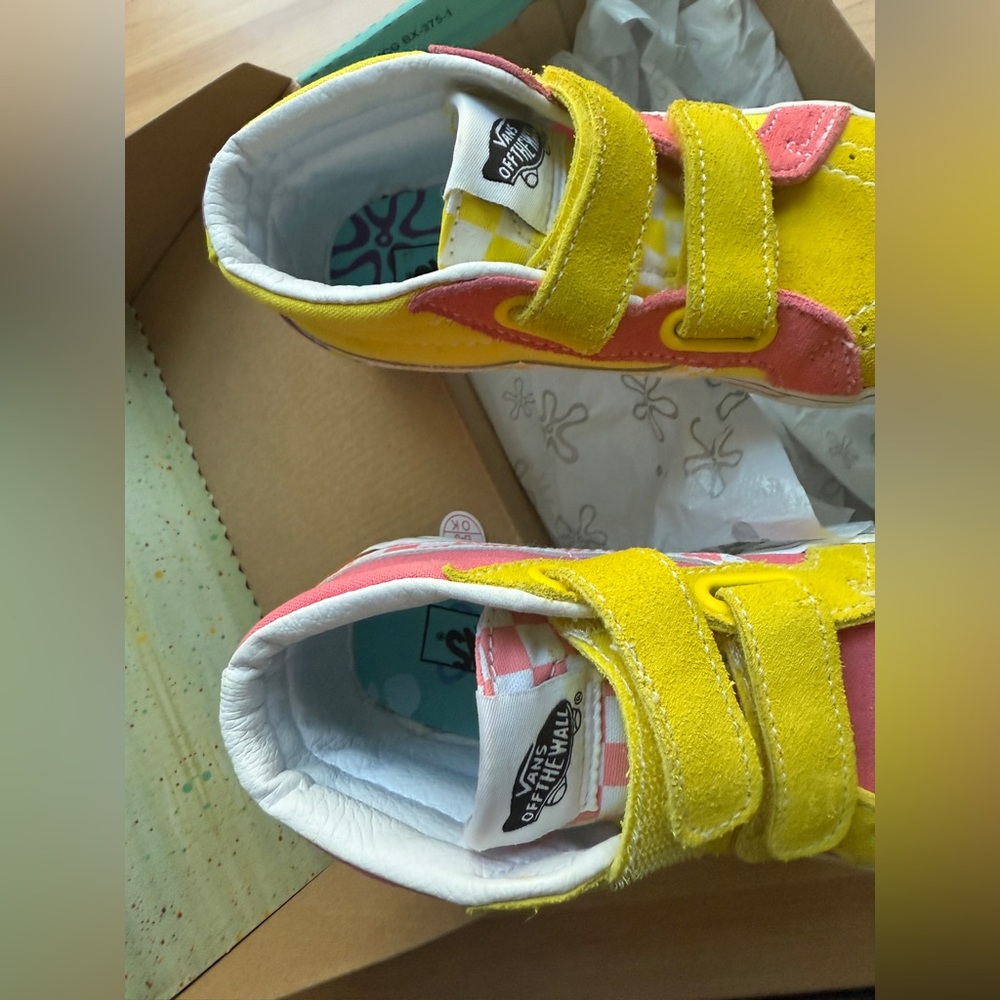 Nickelodeon SpongeBob Yellow and Pink Kids Sneakers - Picture 6 of 11